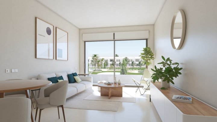 Moderne Erdgeschoss-Wohnungen mit 2 Schlafzimmern, 2 Bädern, Klimaanlage, Alarmanlage und Gemeinschaftspool nur 250 m vom Meer
