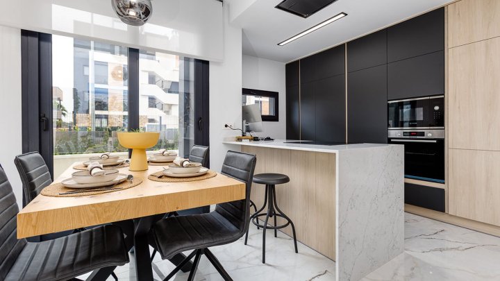 Appartements mit 2 Schlafzimmern und 2 Bädern in abgeschlossener Anlage mit Gemeinschaftspool, Fitnessraum, Sauna und Jacuzzi