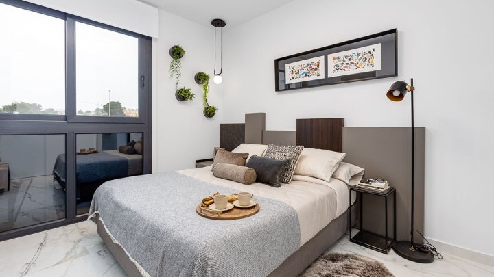Appartements mit 2 Schlafzimmern und 2 Bädern in abgeschlossener Anlage mit Gemeinschaftspool, Fitnessraum, Sauna und Jacuzzi