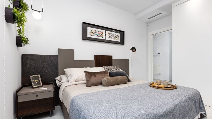Appartements mit 2 Schlafzimmern und 2 Bädern in abgeschlossener Anlage mit Gemeinschaftspool, Fitnessraum, Sauna und Jacuzzi