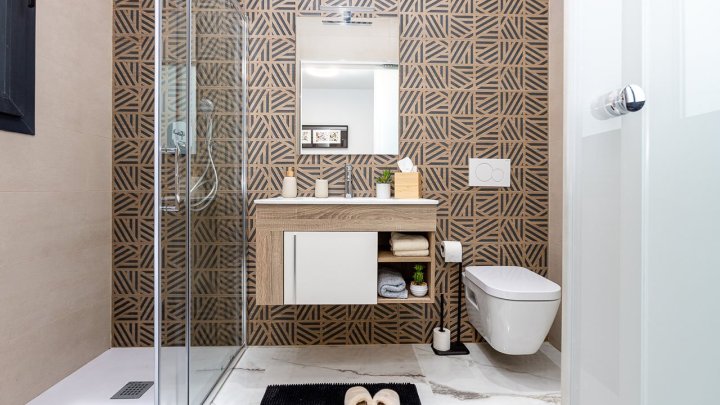 Appartements mit 2 Schlafzimmern und 2 Bädern in abgeschlossener Anlage mit Gemeinschaftspool, Fitnessraum, Sauna und Jacuzzi