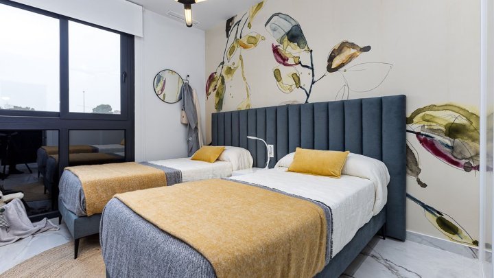 Appartements mit 2 Schlafzimmern und 2 Bädern in abgeschlossener Anlage mit Gemeinschaftspool, Fitnessraum, Sauna und Jacuzzi