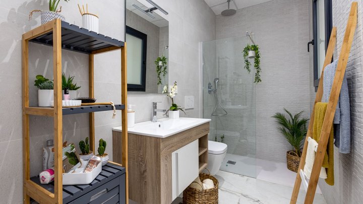 Penthouse-Wohnungen mit 2 Schlafzimmern, 2 Bädern und Dachterrasse  in abgeschlossener Anlage mit Gemeinschaftspool, Fitnessraum, Sauna und Jacuzzi