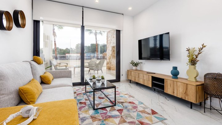 Penthouse-Wohnungen mit 2 Schlafzimmern, 2 Bädern und Dachterrasse  in abgeschlossener Anlage mit Gemeinschaftspool, Fitnessraum, Sauna und Jacuzzi
