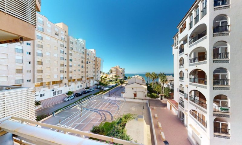 Sehr geräumiges Apartment mit wunderschönem Meerblick im 3. Stock in der La Gran Via De La Manga, nur wenige Gehminuten vom Strand entfernt 