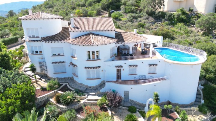 Großzügige Villa für 2-3 Familien, top Meersicht, Doppelgarage, viele Extras 