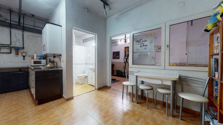 Sehr großes Eckhaus mit 6 Schlafzimmern