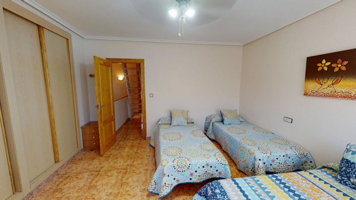 Reihenhaus mit 5 Schlafzimmern, verteilt auf drei Etagen