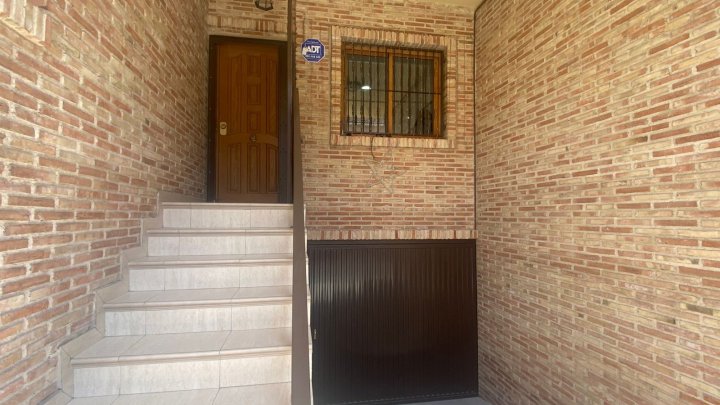 Attraktives und gepflegtes Landhaus mit 4 Schlafzimmern und 3 Bädern