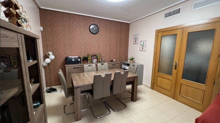 Attraktives und gepflegtes Landhaus mit 4 Schlafzimmern und 3 Bädern