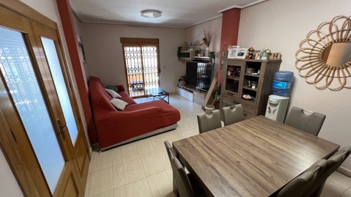 Attraktives und gepflegtes Landhaus mit 4 Schlafzimmern und 3 Bädern