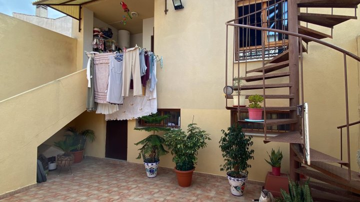 Attraktives und gepflegtes Landhaus mit 4 Schlafzimmern und 3 Bädern