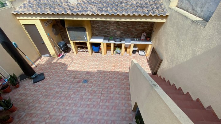 Attraktives und gepflegtes Landhaus mit 4 Schlafzimmern und 3 Bädern