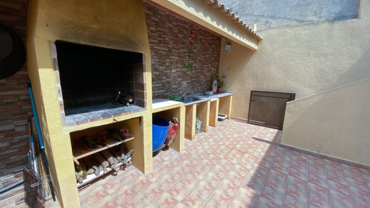 Attraktives und gepflegtes Landhaus mit 4 Schlafzimmern und 3 Bädern
