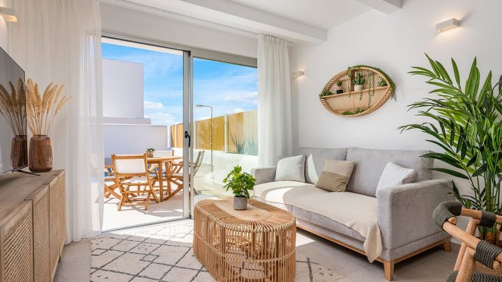 Zweigeschossige Villen mit 3 Schlafzimmern, 2 Bädern, Vorinstallation Klimaanlage und Privatpool am Golfplatz von La Serena Golf