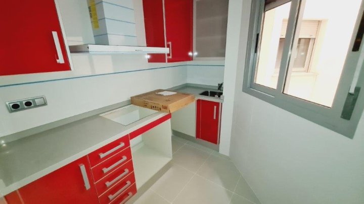 Attraktive Wohnung mit 2 Schlafzimmern und 2 Bädern, nur 300 Meter zum Meer