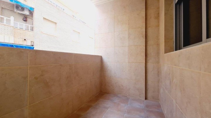 Attraktive Wohnung mit 2 Schlafzimmern und 2 Bädern, nur 300 Meter zum Meer