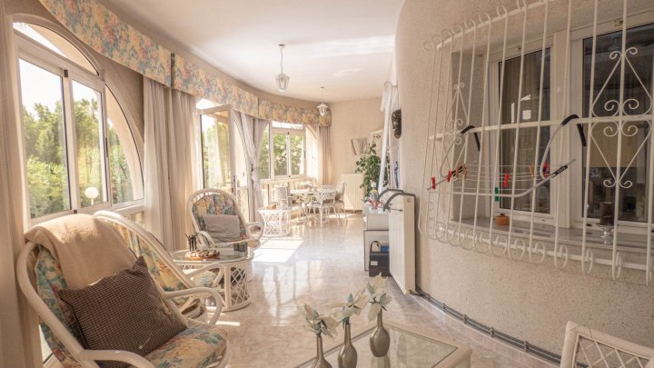 Attraktive freistehende Villa mit Sommerhaus 