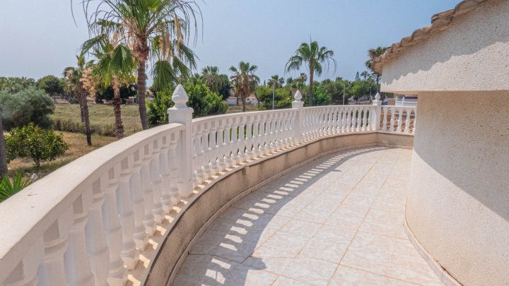 Attraktive freistehende Villa mit Sommerhaus 