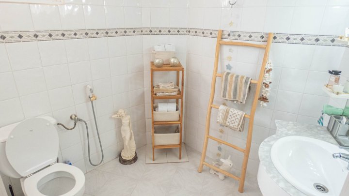 Attraktive freistehende Villa mit Sommerhaus 
