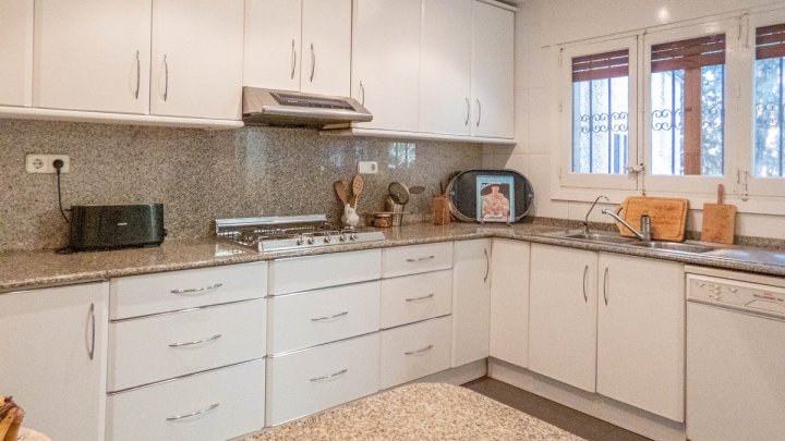 Attraktive Ebenerdige Villa mit 268 m² Wohnfläche auf 800 m² Grundstück 