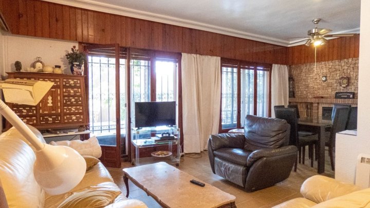 Attraktive Ebenerdige Villa mit 268 m² Wohnfläche auf 800 m² Grundstück 