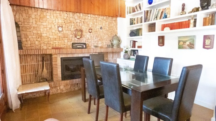 Attraktive Ebenerdige Villa mit 268 m² Wohnfläche auf 800 m² Grundstück 