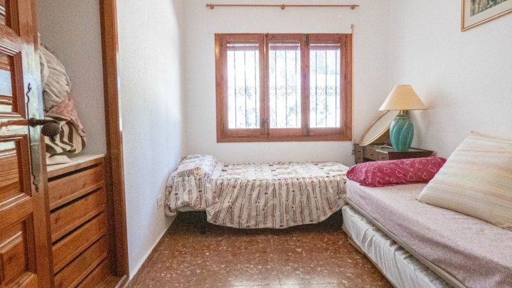 Attraktive Ebenerdige Villa mit 268 m² Wohnfläche auf 800 m² Grundstück 