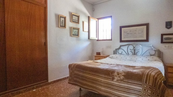 Attraktive Ebenerdige Villa mit 268 m² Wohnfläche auf 800 m² Grundstück 
