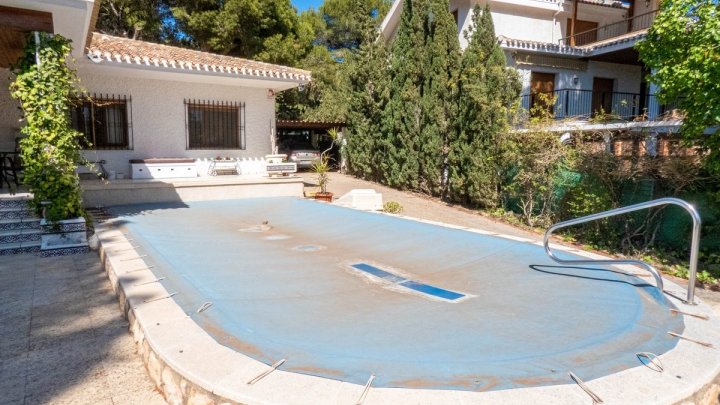Attraktive Ebenerdige Villa mit 268 m² Wohnfläche auf 800 m² Grundstück 
