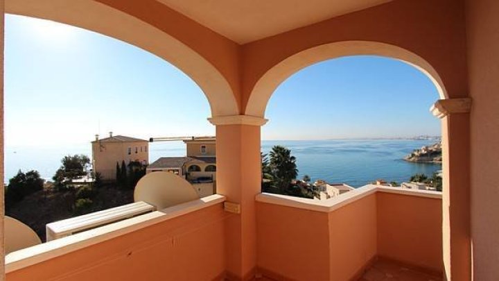 Schöne Villa mit großem privatem Pool und beeindruckendem Blick über die Küste
