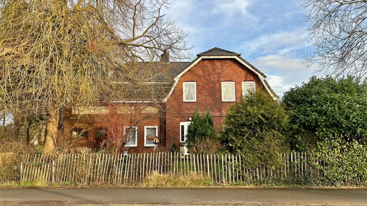 Einfamilienhaus mit 2 Wohneinheiten und großem Grundstück in Felde bei Kiel! OTTO STÖBEN GmbH