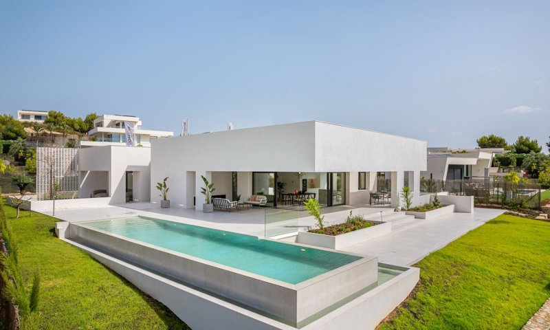 Luxusvilla mit 3 Schlafzimmern, 3 Bädern und Privatpool im exklusiven Las Colinas Golf Resort