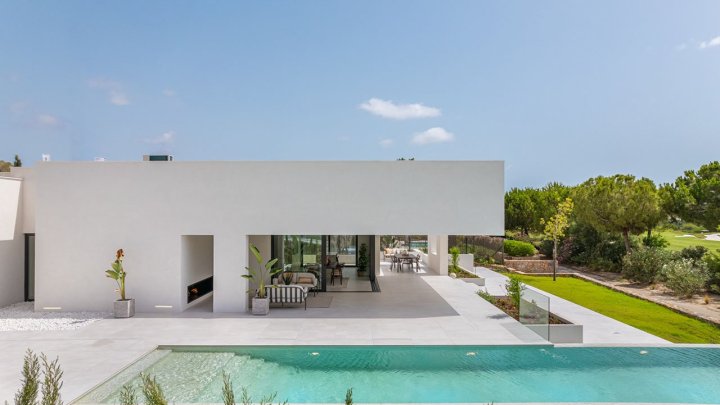 Luxusvilla mit 3 Schlafzimmern, 3 Bädern und Privatpool im exklusiven Las Colinas Golf Resort