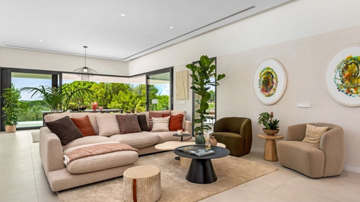 Luxusvilla mit 3 Schlafzimmern, 3 Bädern und Privatpool im exklusiven Las Colinas Golf Resort