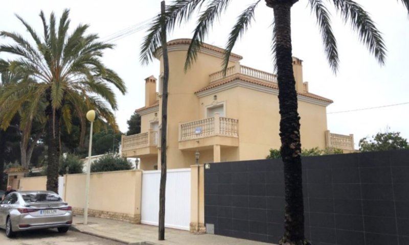 Fabelhafte Luxusvilla in Cabo Roig mit vier Schlafzimmern, vier Badezimmern und einem privaten Swimmingpool