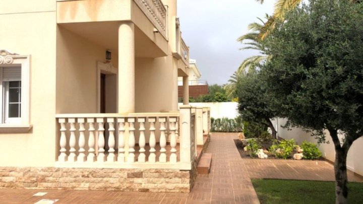 Fabelhafte Luxusvilla in Cabo Roig mit vier Schlafzimmern, vier Badezimmern und einem privaten Swimmingpool