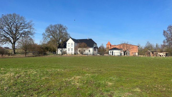 Modernisierter Landhof mit Wohn- und Gewerbeanteil, Stallungen, 5 ha Weideland OTTO STÖBEN GmbH