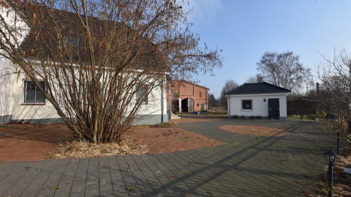 Modernisierter Landhof mit Wohn- und Gewerbeanteil, Stallungen, 5 ha Weideland OTTO STÖBEN GmbH