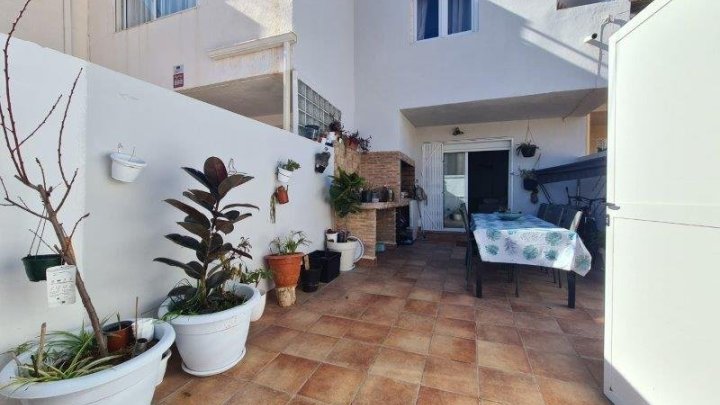 Reihenhaus in der prestigeträchtigen Gegend von Rosaleda-los Frutales, nur 550 Meter vom Meer entfernt