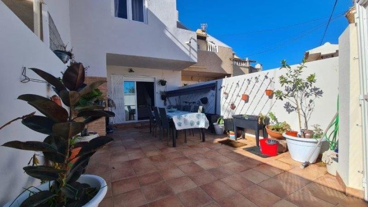 Reihenhaus in der prestigeträchtigen Gegend von Rosaleda-los Frutales, nur 550 Meter vom Meer entfernt