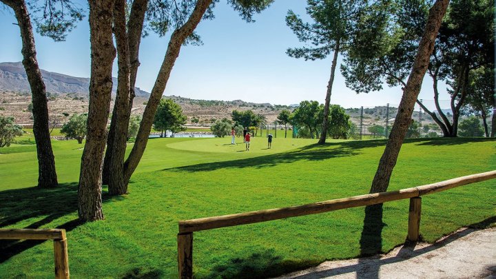 Wunderschöne Maisonette-Wohnungen mit 3 Schlafzimmern, 2 Bädern, Gäste-WC und Gemeinschaftspool am Alenda-Golfplatz