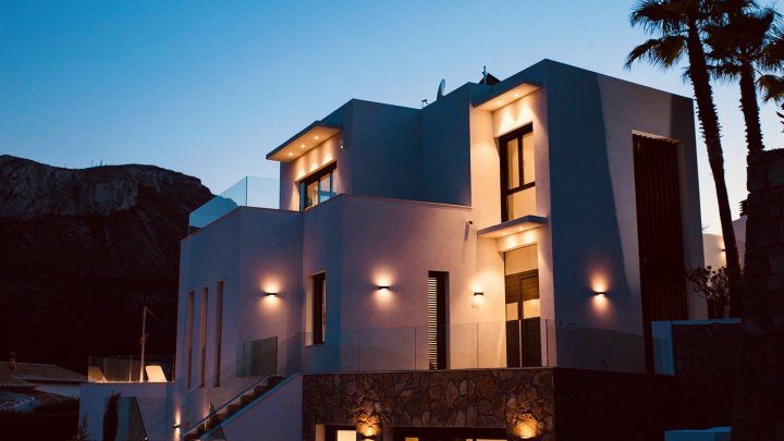 Exquisites Haus mit Pool, Meerblick und Aufzug