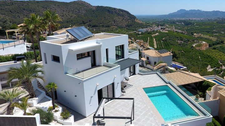 Exquisites Haus mit Pool, Meerblick und Aufzug