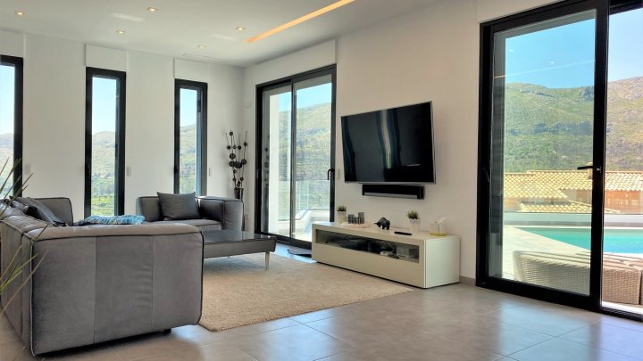 Exquisites Haus mit Pool, Meerblick und Aufzug