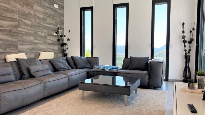 Exquisites Haus mit Pool, Meerblick und Aufzug
