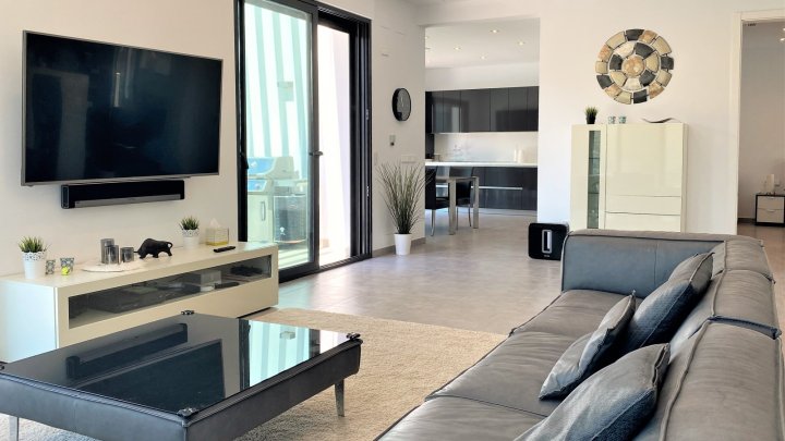 Exquisites Haus mit Pool, Meerblick und Aufzug