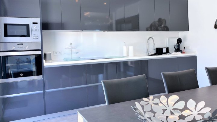 Exquisites Haus mit Pool, Meerblick und Aufzug