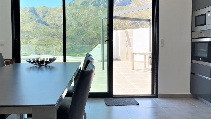 Exquisites Haus mit Pool, Meerblick und Aufzug