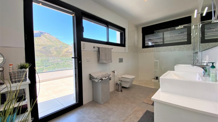 Exquisites Haus mit Pool, Meerblick und Aufzug